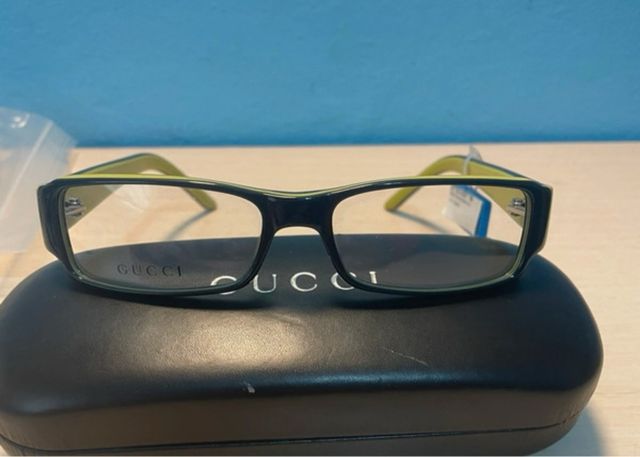 Montura de gafas Gucci negra y amarilla