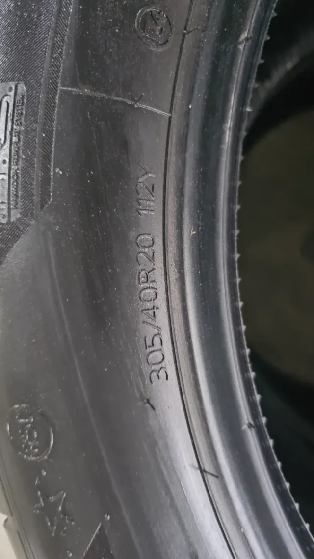 Neumáticos 305 40 20 Hankook X5, X6 traseros