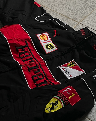 Cazadora Ferrari Retro Negra Roja F1 Motorsport