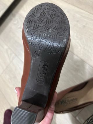 Zapato salón XTI marrón talla 38