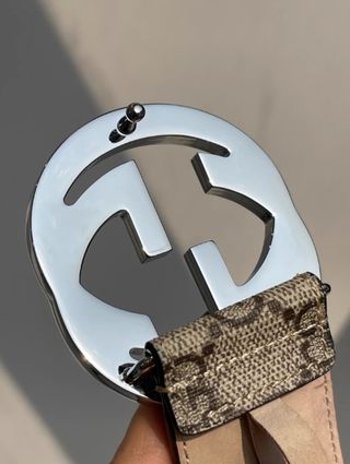 Cinturón Gucci GG Beige Marrón Hebilla Plateada