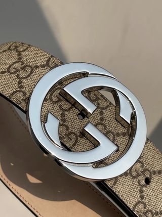 Cinturón Gucci GG Beige Marrón Hebilla Plateada