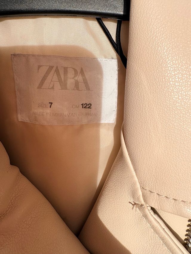 Cazadora efecto piel niña Zara
