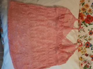 Camiseta encaje tirantes ajustables rosa. Women Se