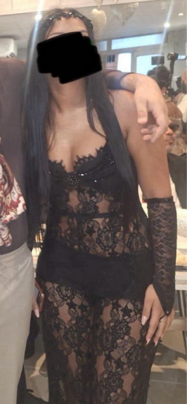 Mono de fiesta negro con pedrería