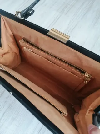 Bolso de mano bordado floral negro