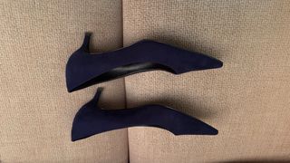 Zapatos de tacón bajo azul marino