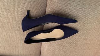 Zapatos de tacón bajo azul marino