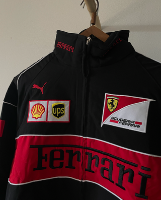 Chaqueta Ferrari Scuderia Puma F1 Negra Roja