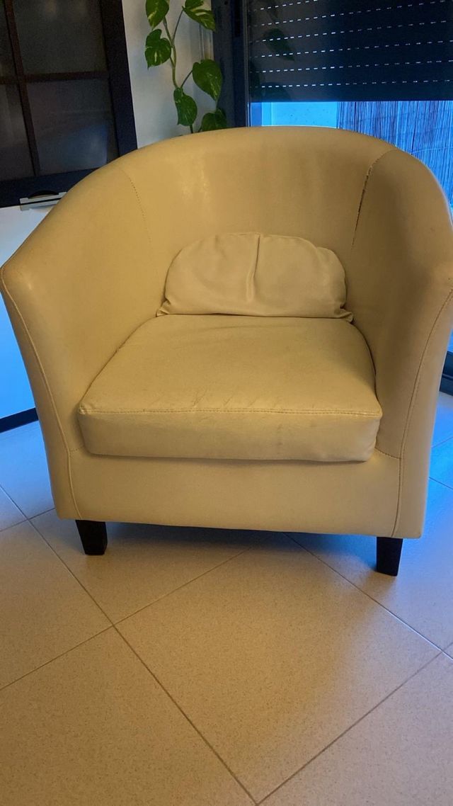 Butaca de piel beige