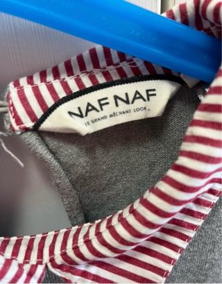 Jersey Naf Naf gris con cuello y bajo a rayas