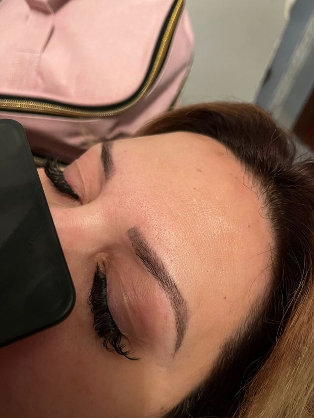 Pestañas y Cejas con Depilacion y Henna - Promo