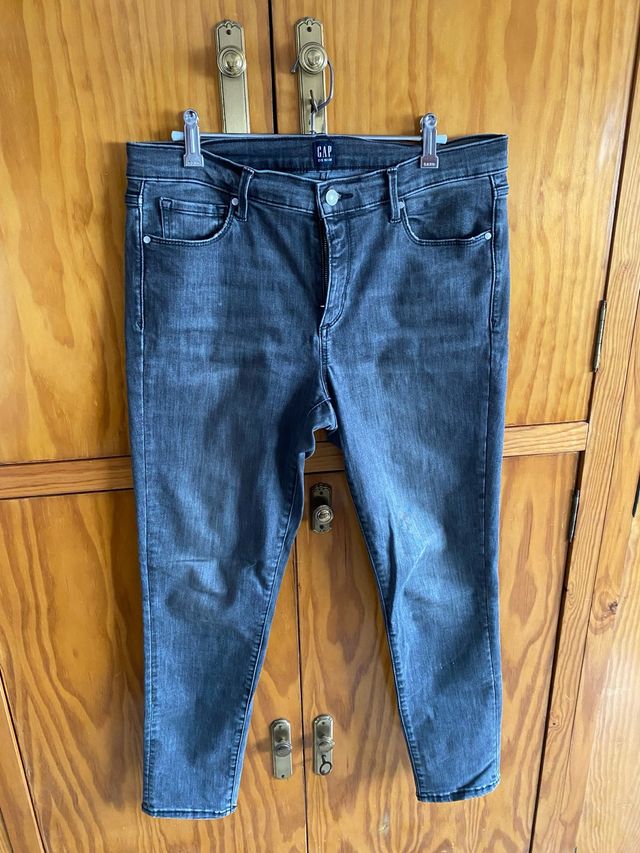 Vaqueros elásticos Gap