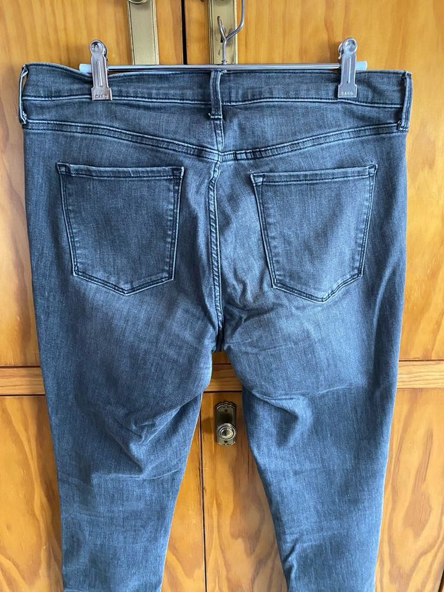 Vaqueros elásticos Gap