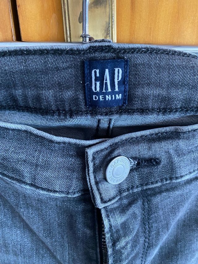 Vaqueros elásticos Gap