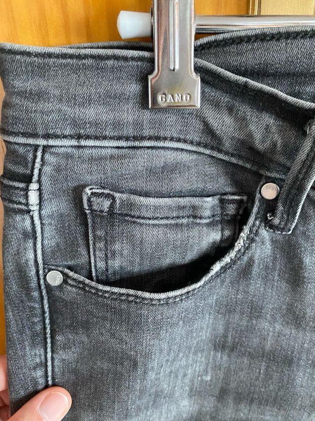 Vaqueros elásticos Gap