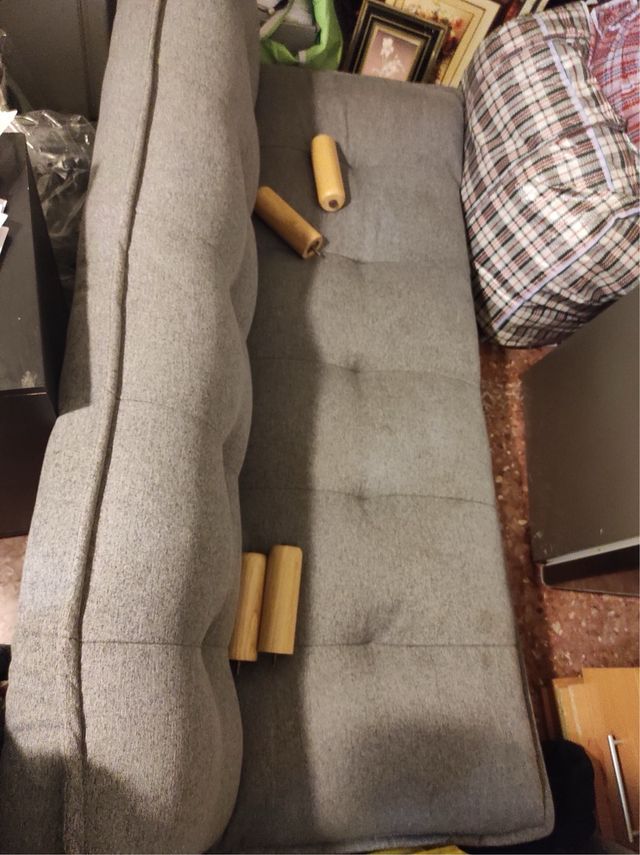 Sofá cama gris tela y madera