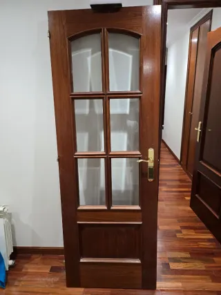 Puerta madera con cristal