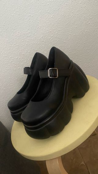 Zapatos Mary Jane Plataforma Negros

Talla 36/36.5
