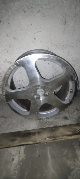  4 Llantas de aleación plateadas