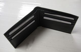 Cartera de piel negra