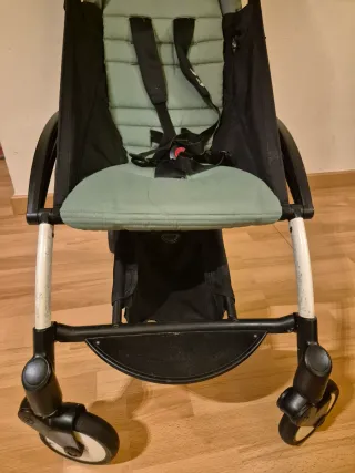 Carrito Yoyo Babyzen + fundas extras y otros.