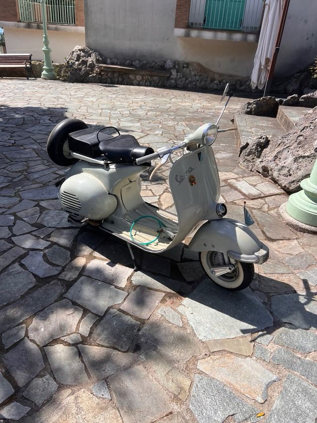 Vespa Struzzo VL3 1956 Conservata