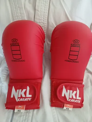 Kimono NKL y protecciones KAMIKAZE Karate.