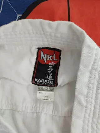 Kimono NKL y protecciones KAMIKAZE Karate.