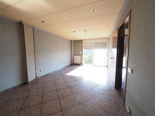 Piso en venta en Les Arenes - La Grípia  Can Montllor en Terrassa
