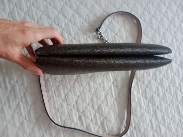 Bolso bandolera Guess marrón