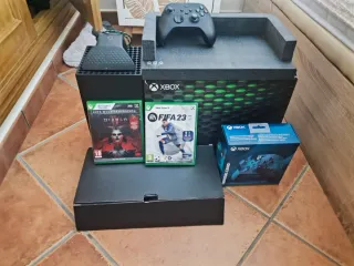 Xbox Series X + Mando x2 + Juegos + base carga 