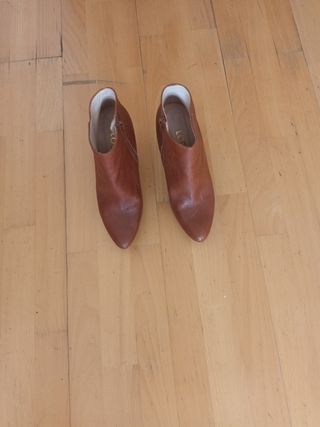 Botines de piel marrón