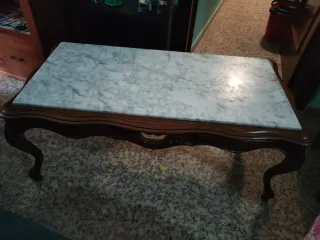 Mesa auxiliar de mármol y madera