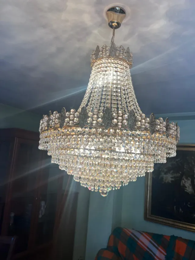 Lámpara de araña de cristal dorada