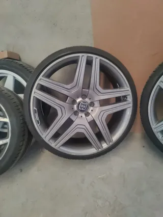 Llantas Mercedes 22" (con neumáticos)