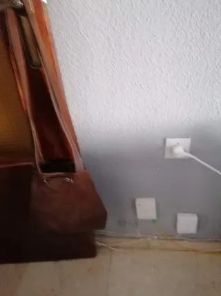 Bolso de mano de cuero marrón