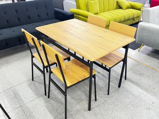 Mesa y 4 Sillas Comedor Madera y Metal