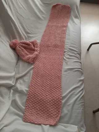 Lote de Gorro y bufanda de lana rosa sin estrenar,