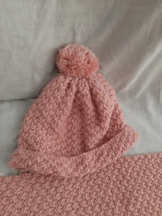 Lote de Gorro y bufanda de lana rosa sin estrenar,