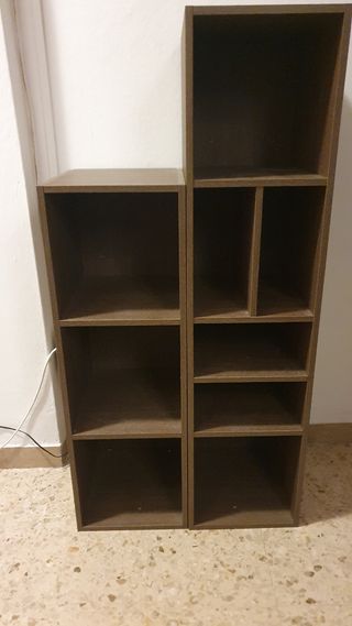 Mensole in legno marrone da terra o muro