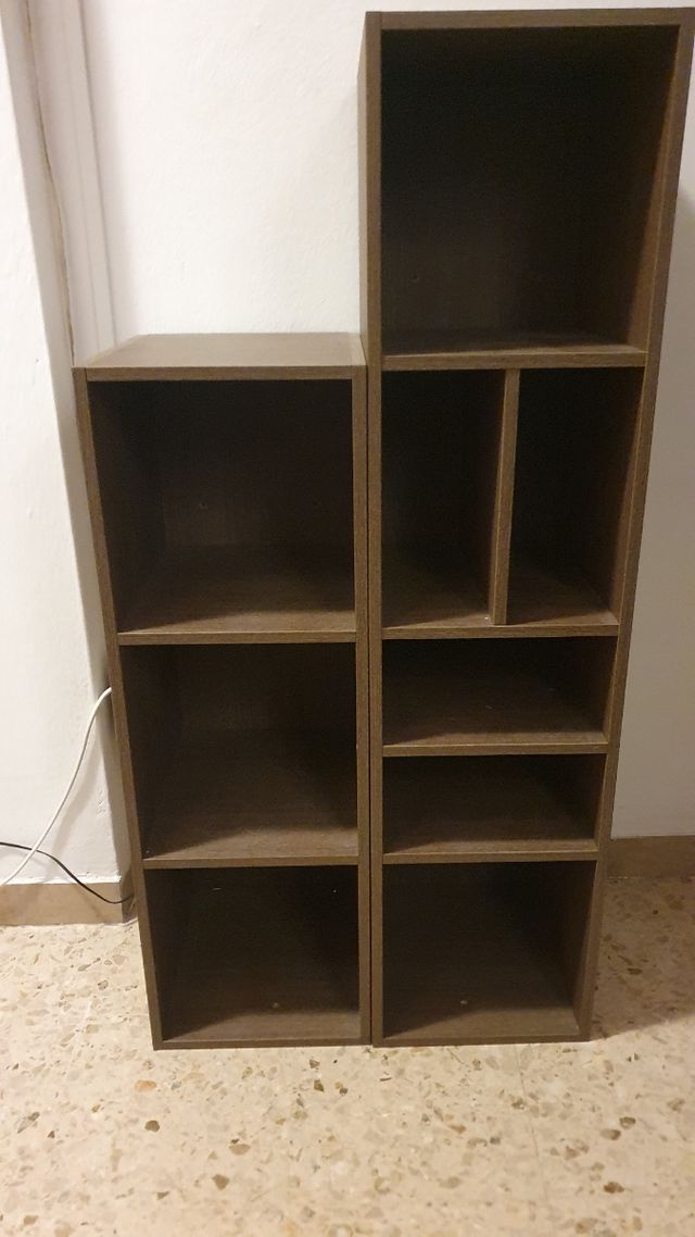 Mensole in legno marrone da terra o muro