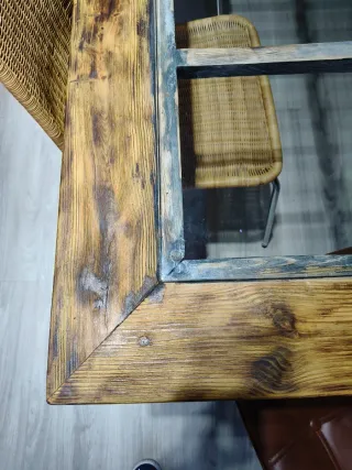 Mesa de madera y cristal rústica