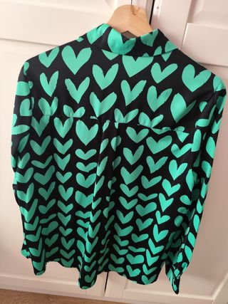 Camisa estampada de corazones