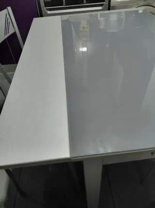 Mesa y 4 sillas de cocina