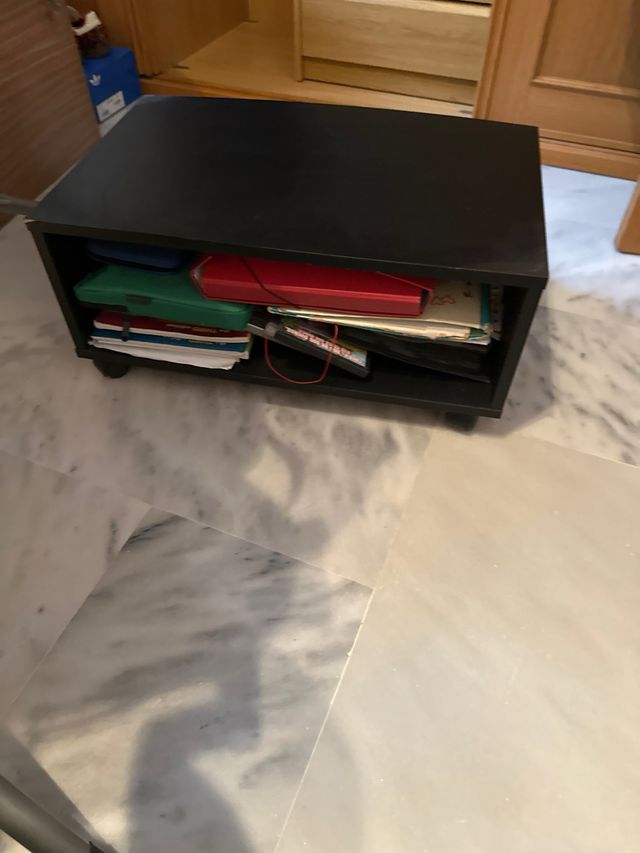 Mueble bajo con ruedas