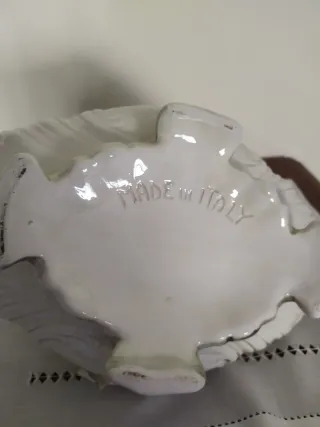 Sopera de cerámica con flores