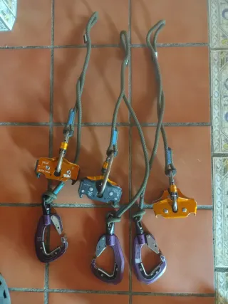 Cabos anclaje tirolina Petzl Trac Guide y gancho