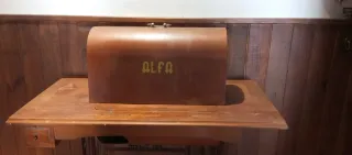Máquina de coser Singer con mueble Alfa