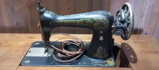 Máquina de coser Singer con mueble Alfa